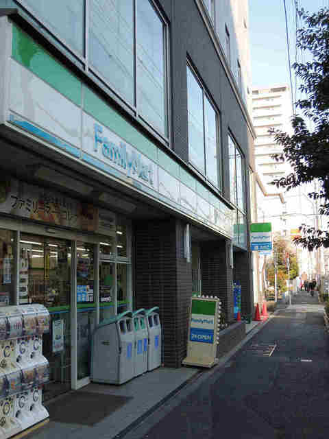 コンビニ　ファミリーマート清澄白河駅前店（コンビニ）まで282m