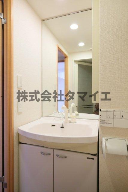 洗面設備　独立洗面台で身支度をすべて済ませてしまいましょう