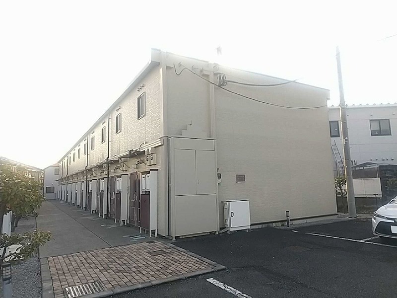建物外観　ボーダー柄のおしゃれな外観です。