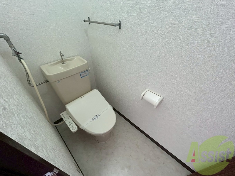 トイレ　こちらはトイレです。清潔感があり、安心して使用できます。