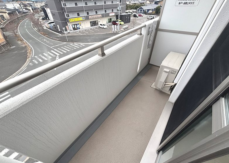 バルコニー　※写真は別号室のものですので現状優先とさせていただきます