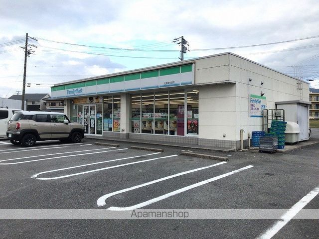 コンビニ　ファミリーマート（コンビニ）まで902m
