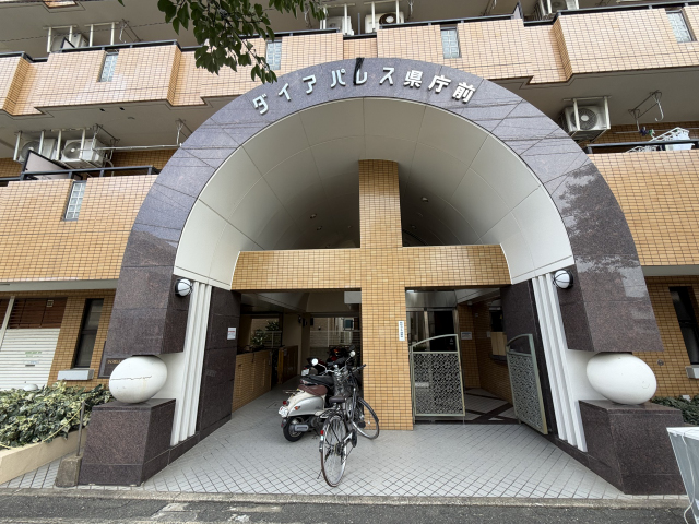 ダイアパレス県庁前の外観写真