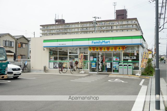 コンビニ　ファミリーマート（コンビニ）まで920m