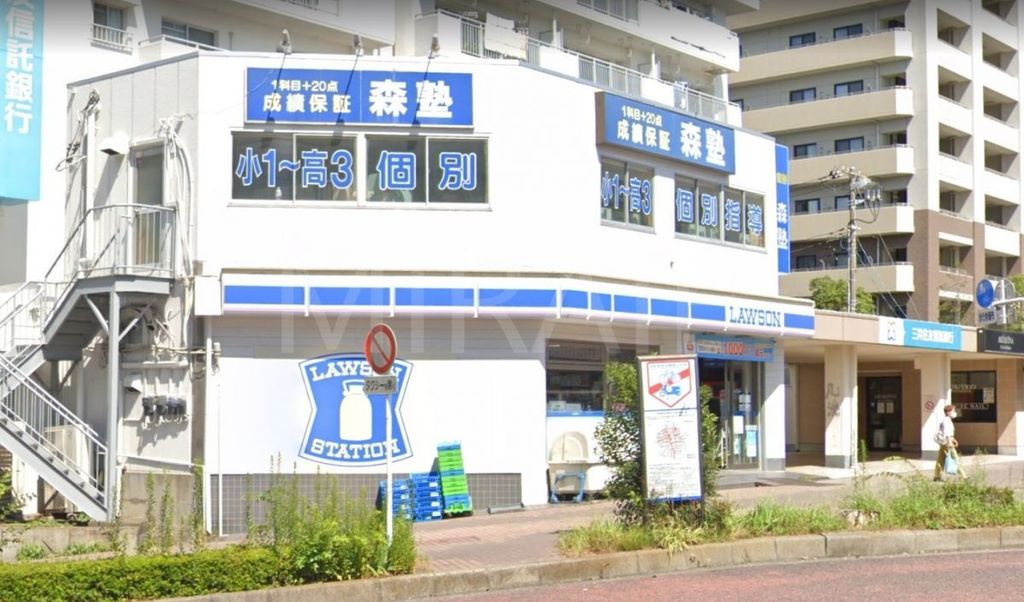 コンビニ　ローソン横浜港南台三丁目店（コンビニ）まで900m
