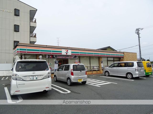 コンビニ　セブンイレブン（コンビニ）まで562m