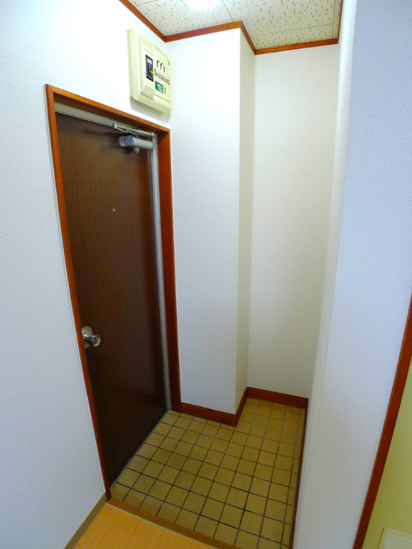 地下鉄鶴舞線 大須観音駅 徒歩5分 5階建 築41年の玄関写真