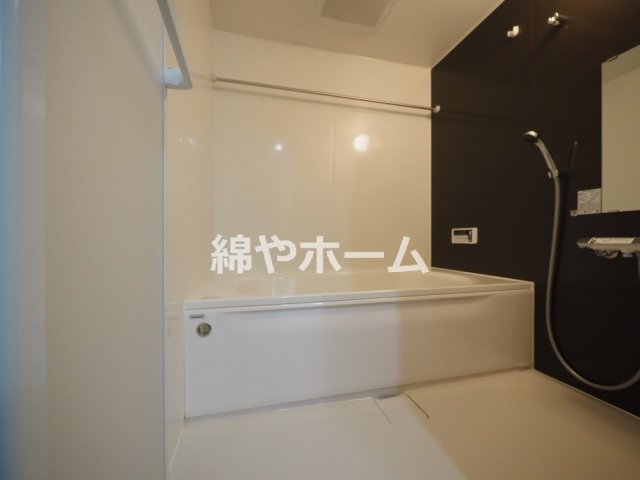 バス・シャワールーム　落ち着いた空間のお風呂です