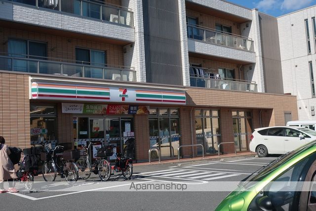 コンビニ　セブンイレブン（コンビニ）まで711m