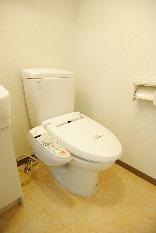 トイレ　●　　洗浄機能付き