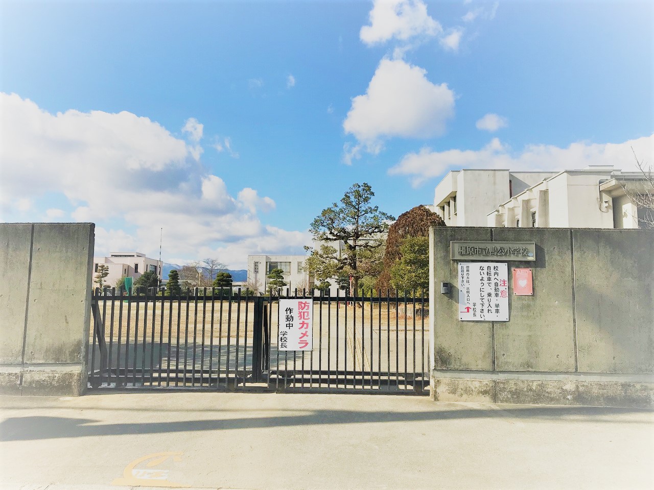 小学校　鴨公小学校（小学校）まで1200m