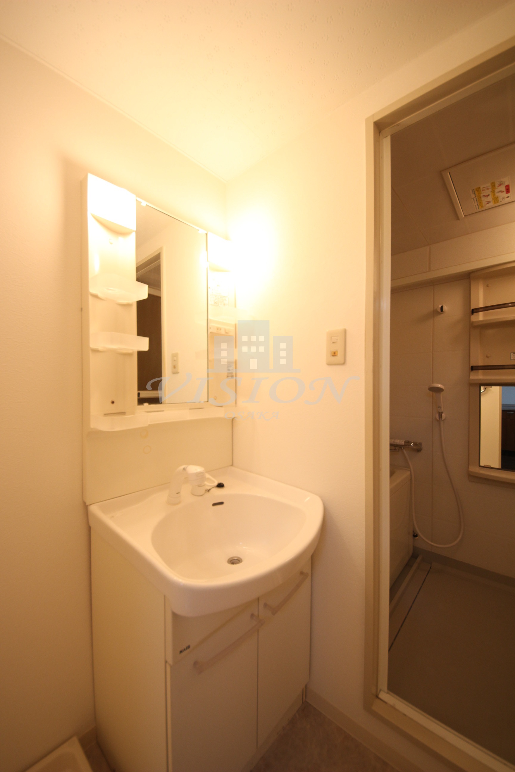 洗面設備　写真は別タイプのお部屋のものです。