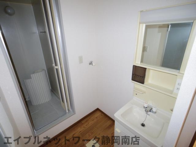 洗面設備　スペースが確保できる洗面所です