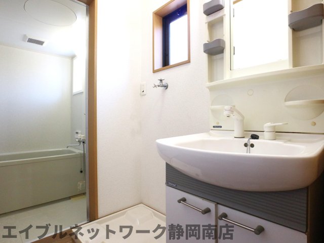 洗面設備　使いやすい洗面所です