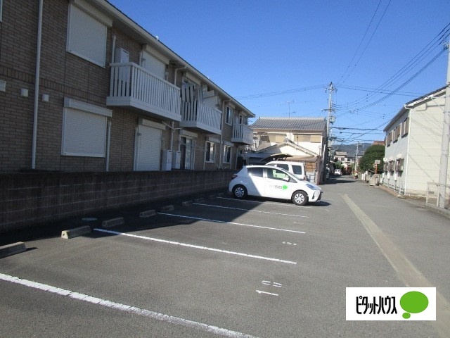 【イル　デ　パン　Ａ棟の駐車場】