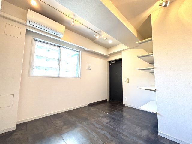 玄関　広々とした玄関＆DENスペース★