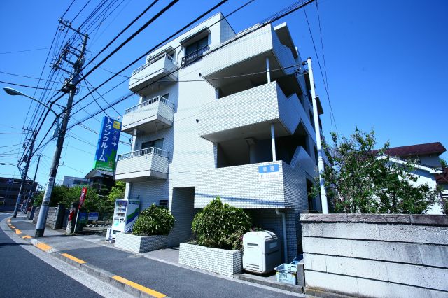 【三ツ木西調布マンションの建物外観】