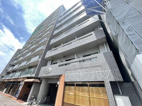 名古屋市東区芳野のマンションの建物外観