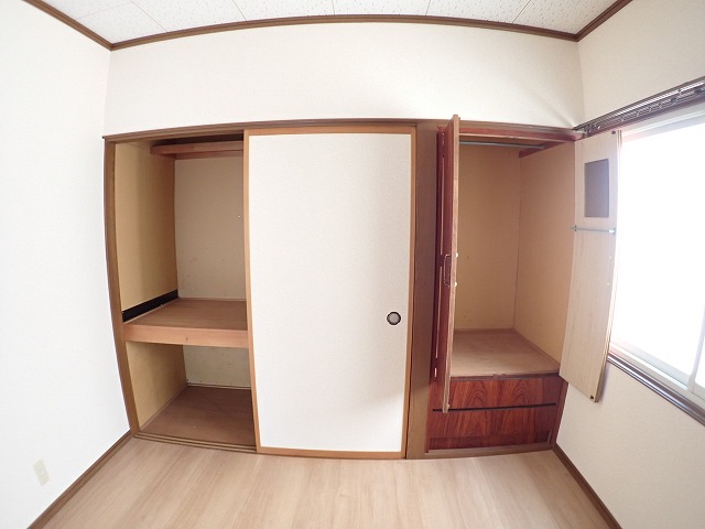収納　押入