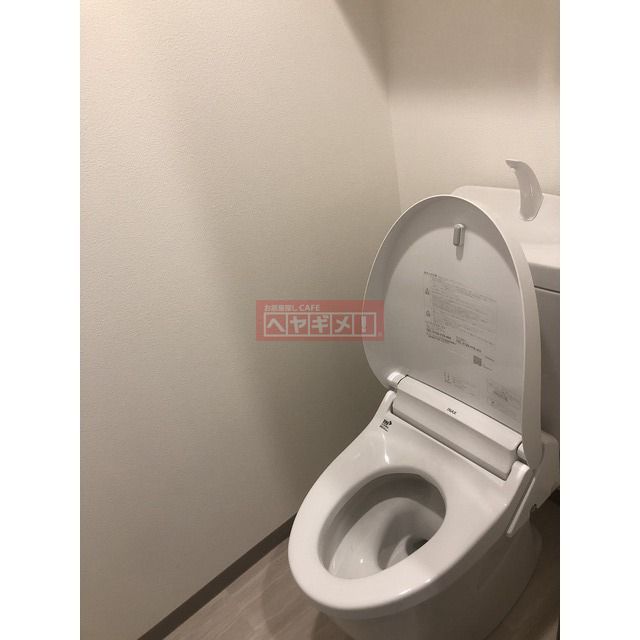 トイレ　別部屋の写真となります