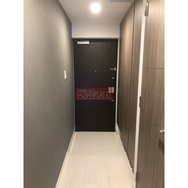 玄関　別部屋の写真となります