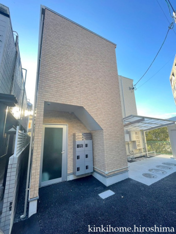 廿日市市佐方本町のアパートの建物外観