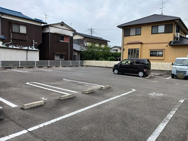 【シャンゼリーゼの駐車場】