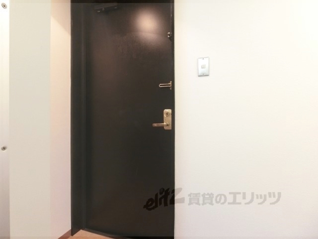 【京都市北区紫竹上ノ岸町のマンションの玄関】