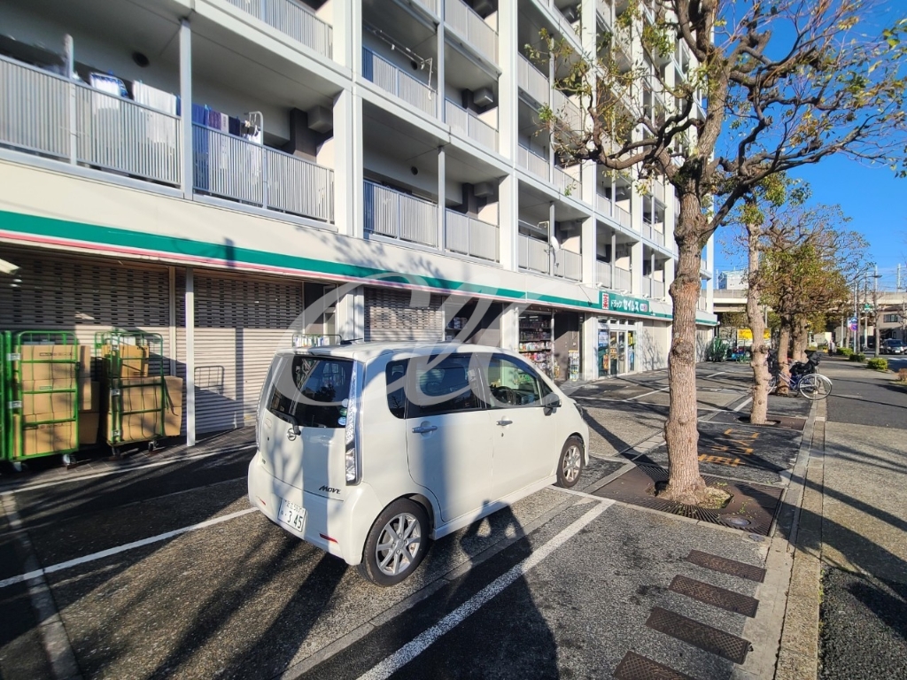 【足立区足立のアパートのドラックストア】