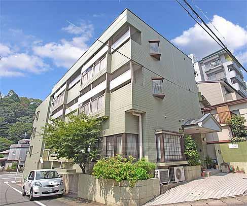 京都市左京区鹿ケ谷上宮ノ前町のマンションの建物外観