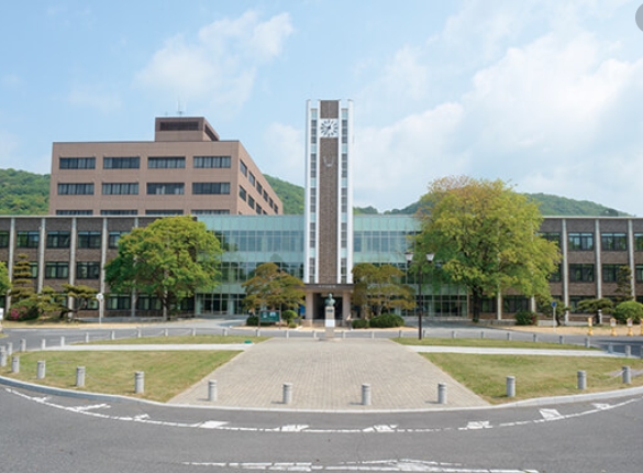 【岡山市北区大和町のマンションの大学・短大】