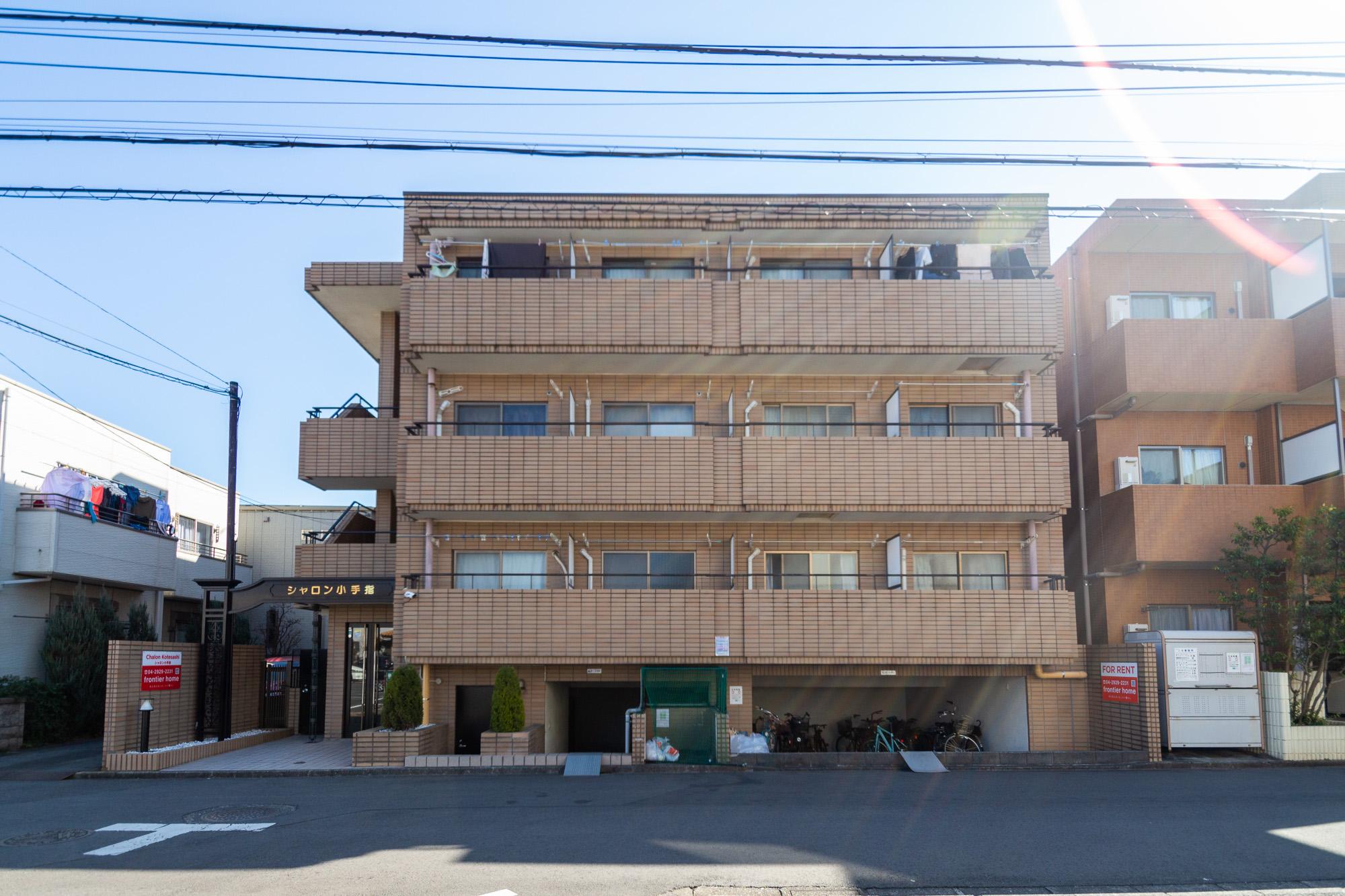 【シャロン小手指の建物外観】