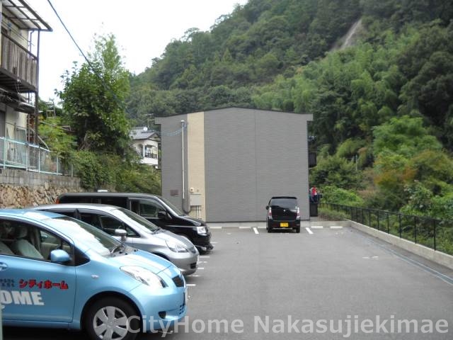 【広島市安佐南区上安のアパートの駐車場】