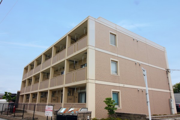 長浜市八幡東町のマンションの建物外観