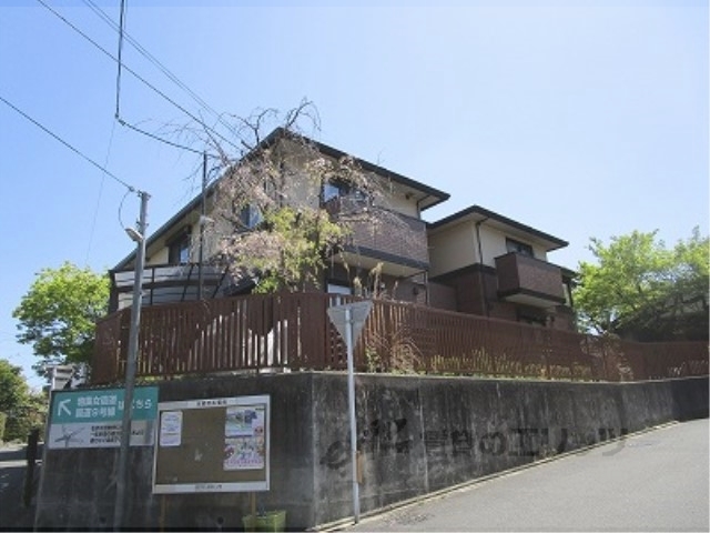 京都市西京区山田上ノ町のアパートの建物外観