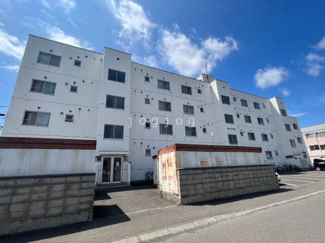 札幌市白石区菊水九条のマンションの建物外観