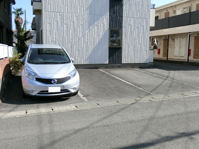 【ハピネスアークI番館の駐車場】