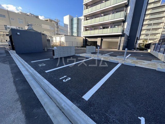 【S-RESIDENCE堀田駅前3の駐車場】