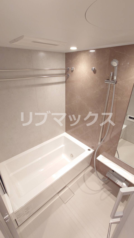 バス・シャワールーム　★　追い炊き機能搭載　★