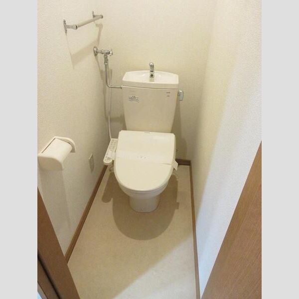 トイレ　いつも清潔・ウォシュレット完備しています♪