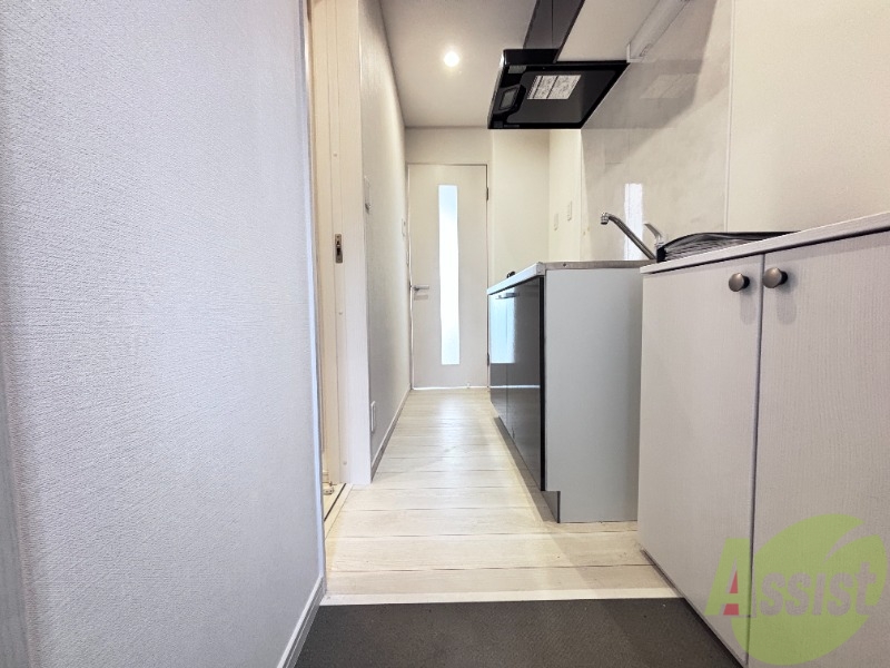 玄関　照明も有り、玄関から各居室までスムーズに行けそうですね。