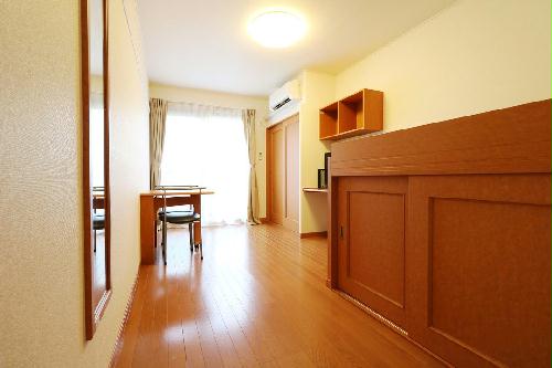 居室・リビング　ベッド下に収納スペースあり！荷物が多くても十分に収まります！