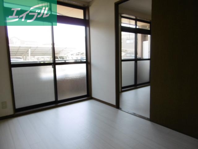 居室・リビング　室内