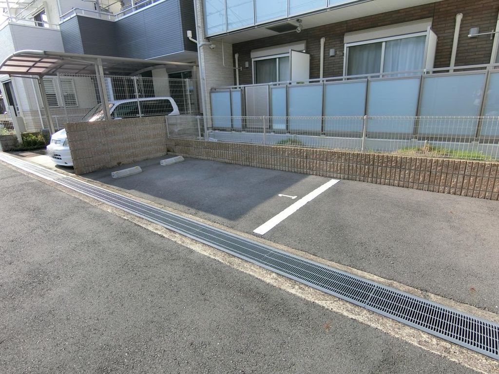 駐車場　庭