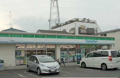 コンビニ　ファミリーマート（コンビニ）まで400m