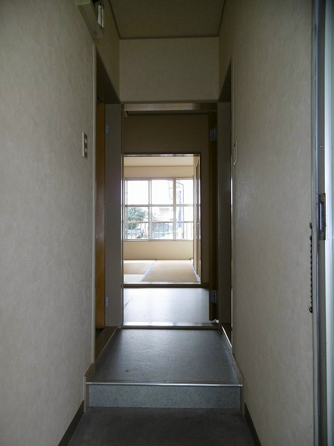 玄関　※写真は別号室です(参考)
