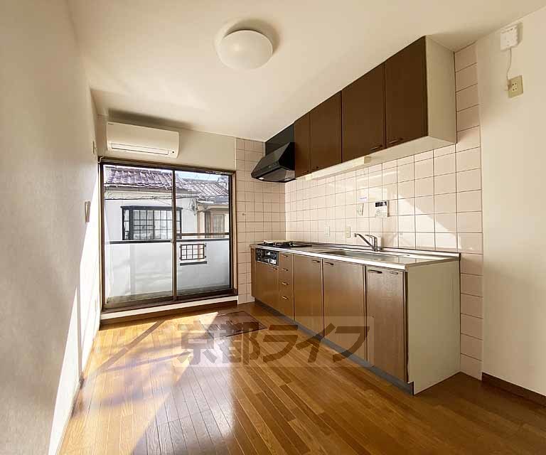 居室・リビング　落ち着いた雰囲気のお部屋です