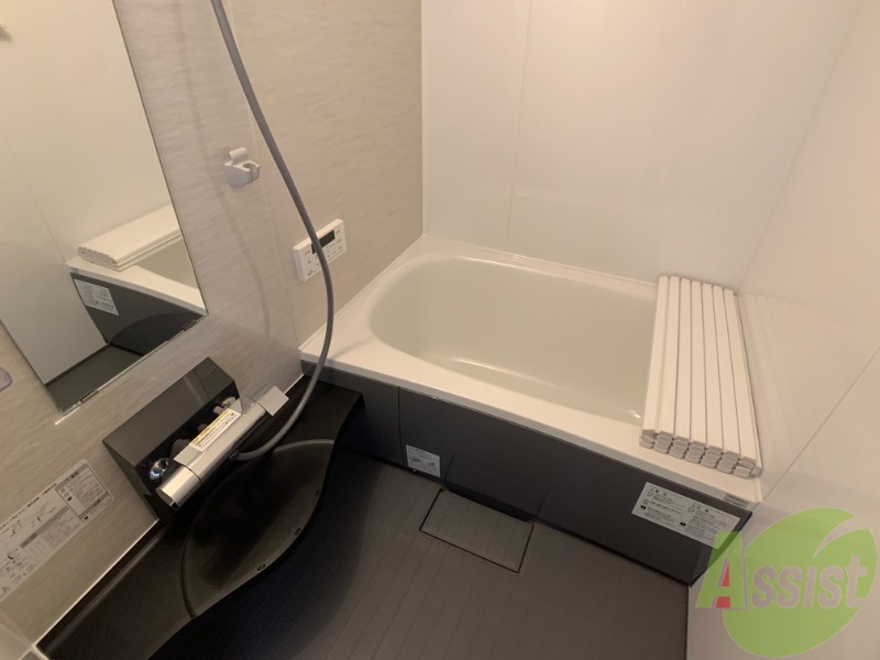 バス・シャワールーム　コチラで日々の疲れを癒し、リラックスしてください