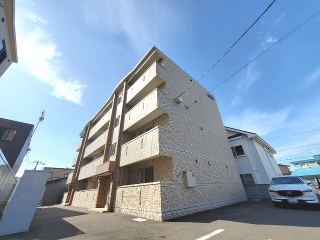 建物外観　認定こども園が近隣にあります。お子様の通園が便利です
