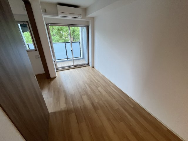 居室・リビング　こちらの居間で趣味の時間をお楽しみください